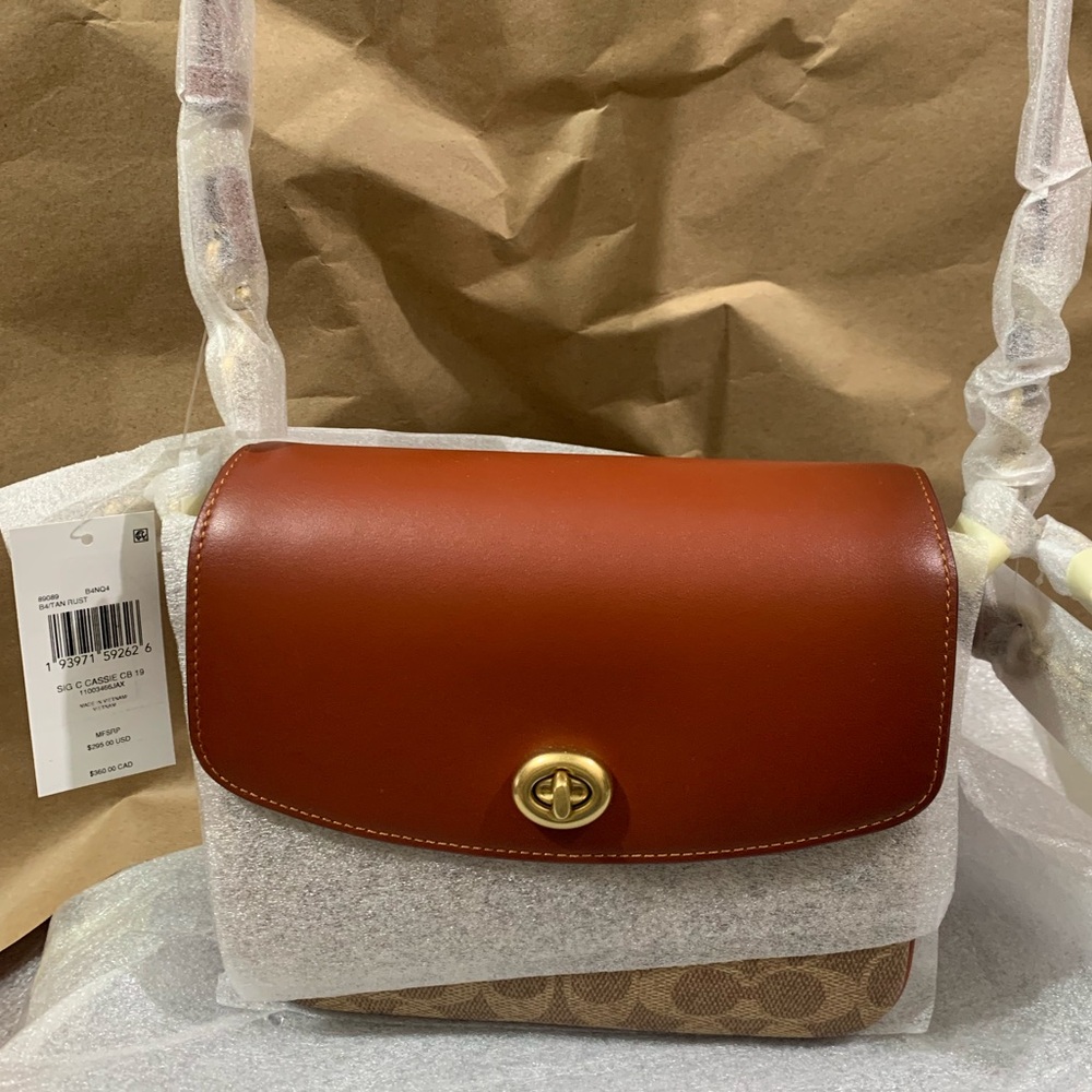 Sold❌‼️Cassie Crossbody Bag 19 In Signature Canvas - Picture 13 of 16